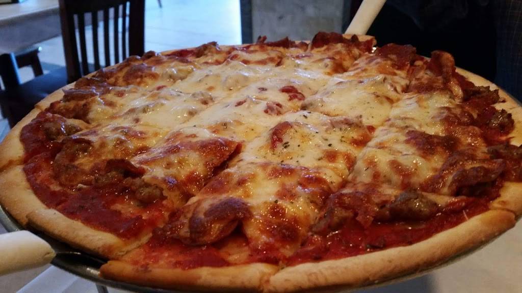 Dominicks Pizzeria | restaurant | 735 S 8th St, Dundee Township, IL 60118, USA | 8475511310 OR +1 847-551-1310