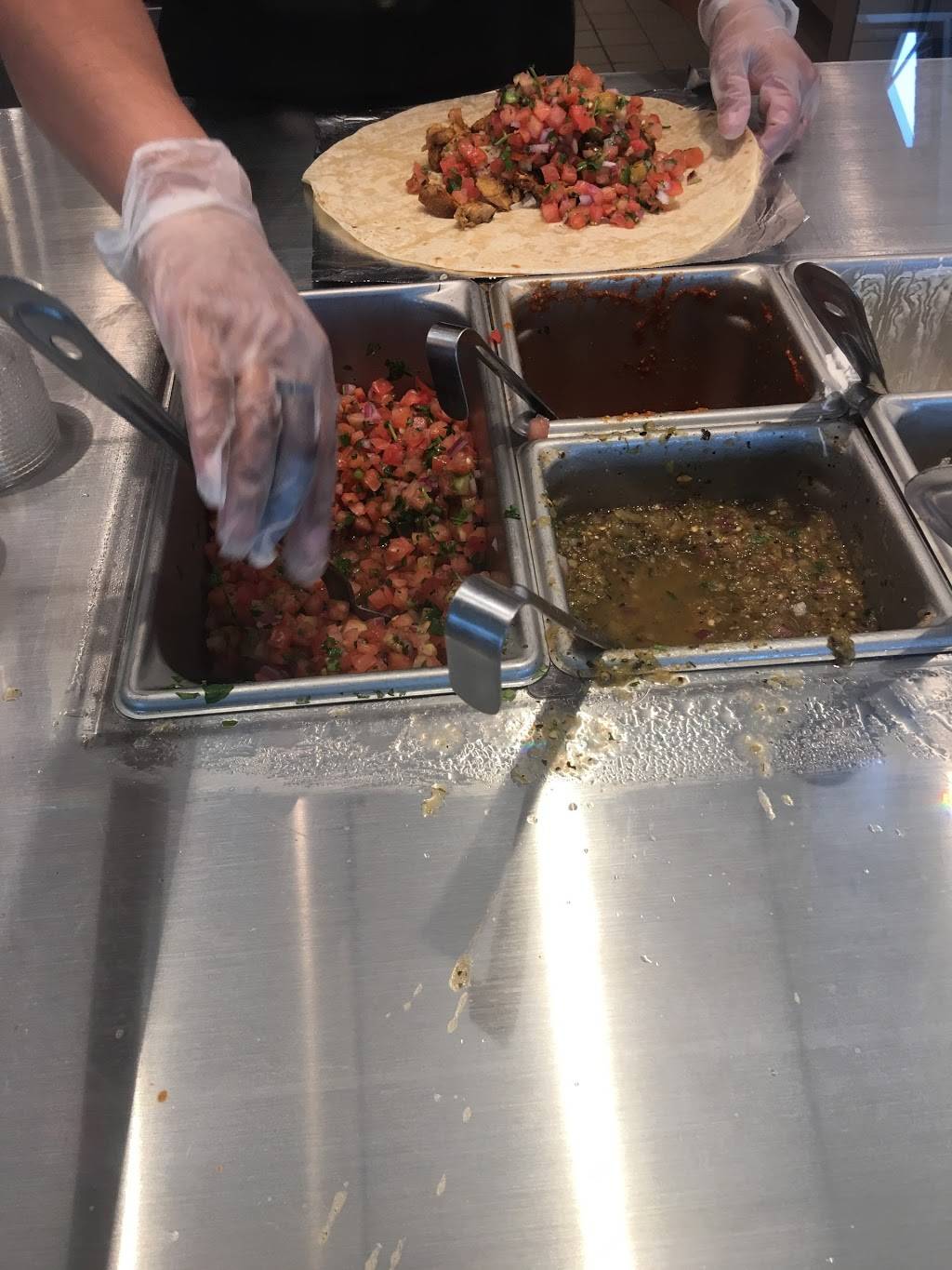 Chipotle Mexican Grill | restaurant | 3901 Old Forest Rd #101, Lynchburg, VA 24501, USA | 4343850328 OR +1 434-385-0328