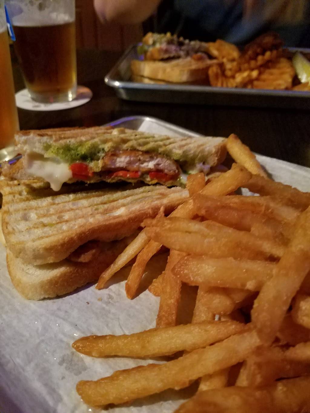 Ships Pub | restaurant | 360 Northern Blvd, Albany, NY 12204, USA | 5186943638 OR +1 518-694-3638