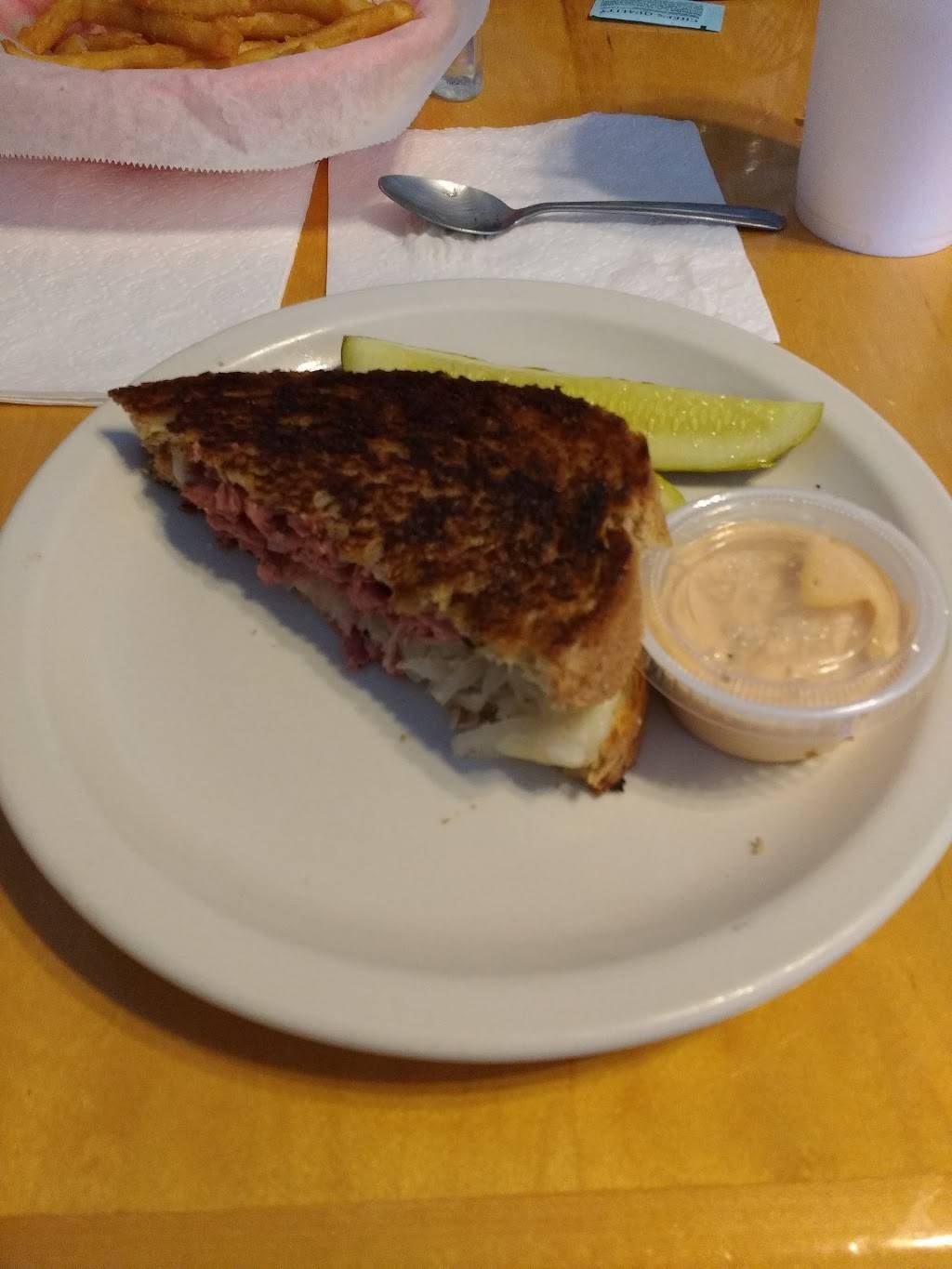 Parkway Grille | restaurant | 5517 S Fletcher Ave, Fernandina Beach, FL 32034, USA | 9042776614 OR +1 904-277-6614