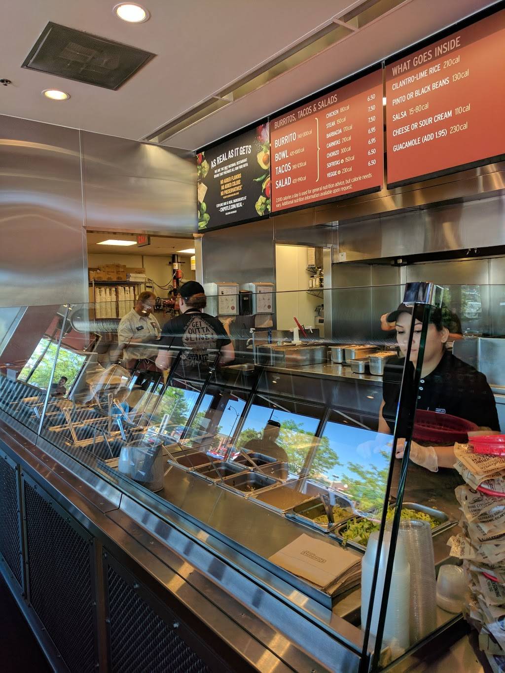 Chipotle Mexican Grill | restaurant | 695 Roosevelt Rd, Glen Ellyn, IL 60137, USA | 6304694035 OR +1 630-469-4035