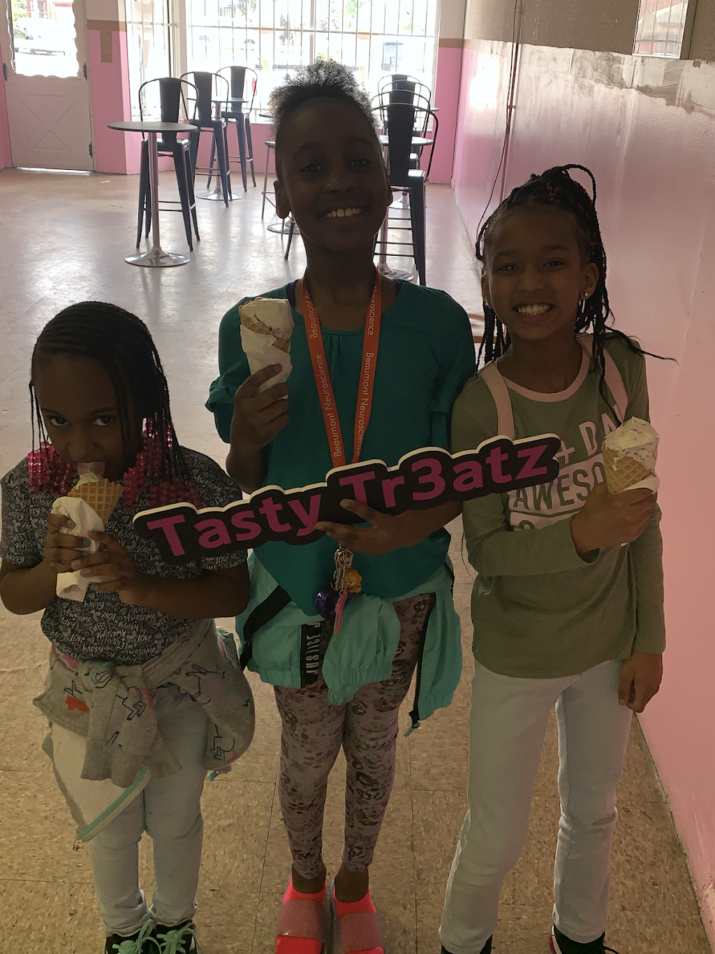 Tasty Tr3atz | restaurant | 15738 W Seven Mile Rd, Detroit, MI 48235, USA | 3133067602 OR +1 313-306-7602