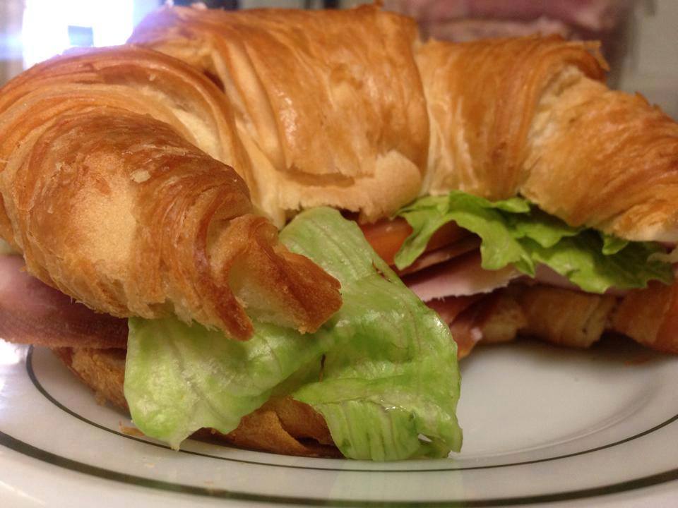 Log Cabin Cafe | cafe | 502 S Lake Ave, Crandon, WI 54520, USA | 7154783998 OR +1 715-478-3998