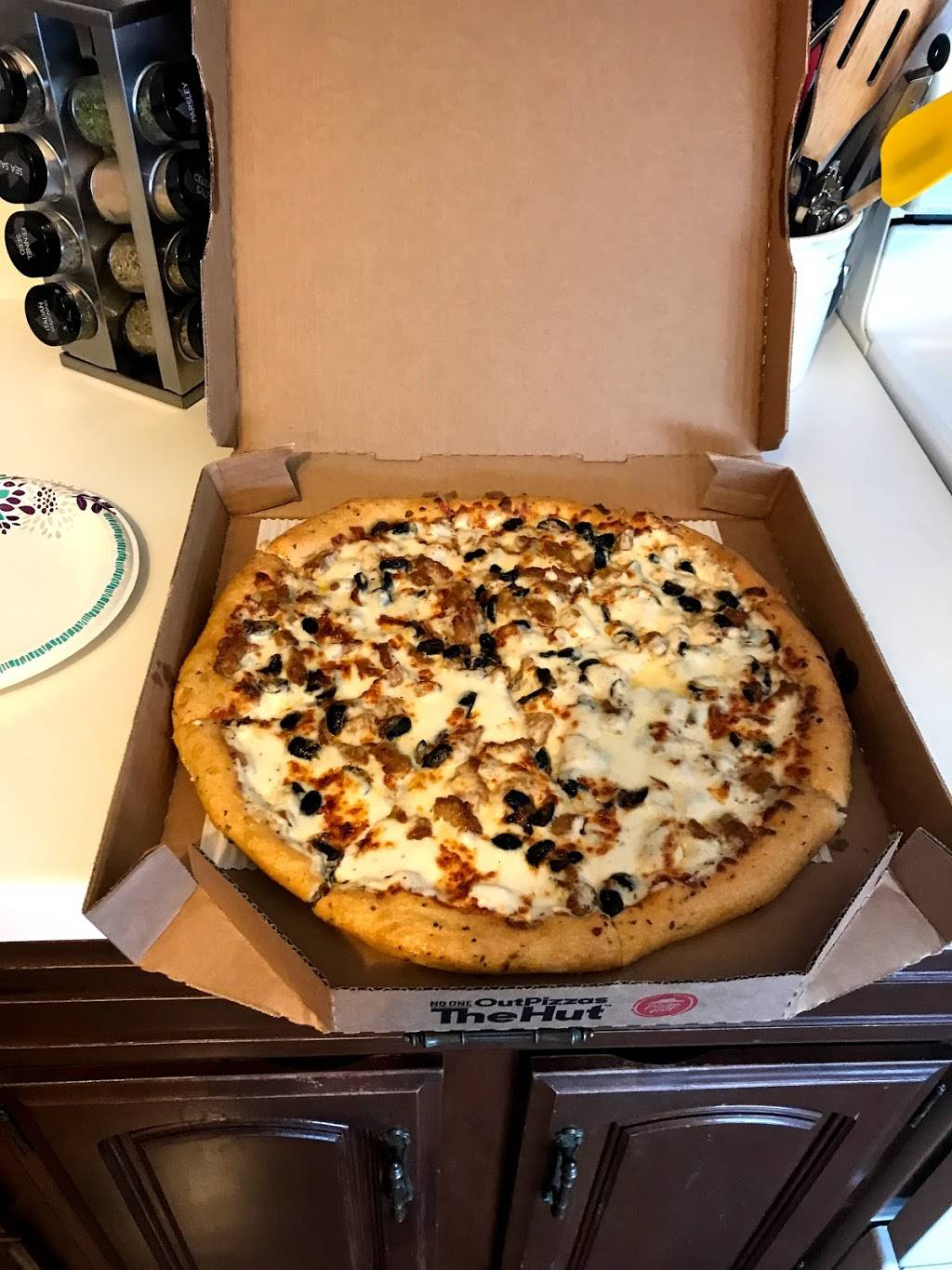 Pizza Hut | restaurant | 1740 S Galena Ave, Dixon, IL 61021, USA | 8152844444 OR +1 815-284-4444