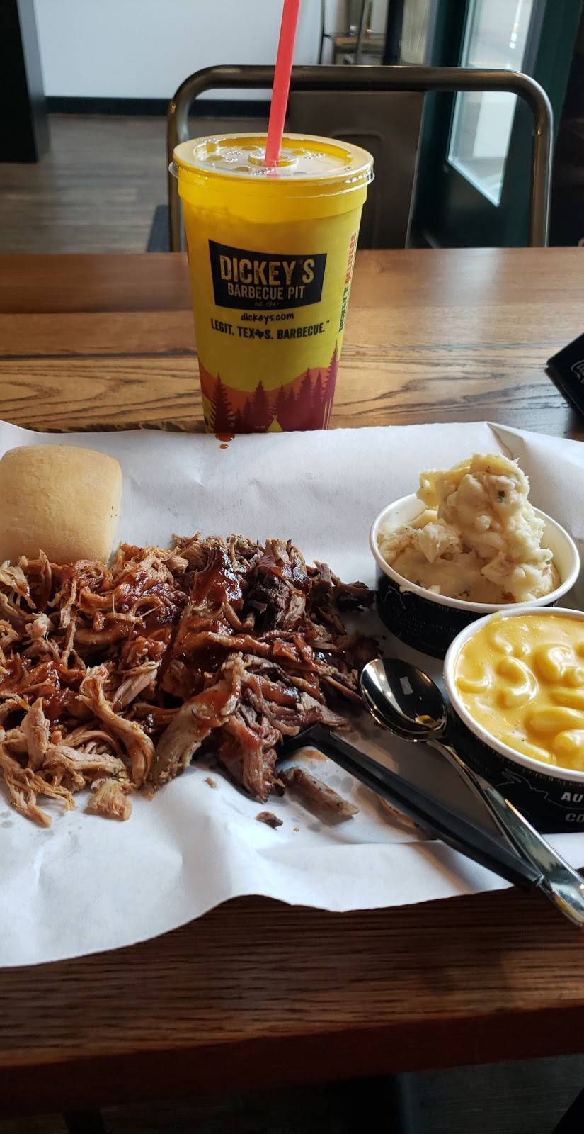 Dickeys Barbecue Pit | restaurant | 2113 Old Hudson Rd, St Paul, MN 55119, USA | 6514937834 OR +1 651-493-7834