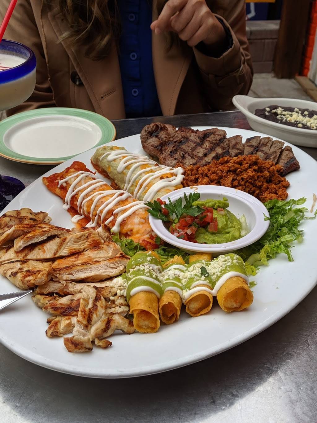 Mariachis Restaurant | restaurant | 2084 Yonge St, Toronto, ON M4S 2A3, Canada | 4164817111 OR +1 416-481-7111