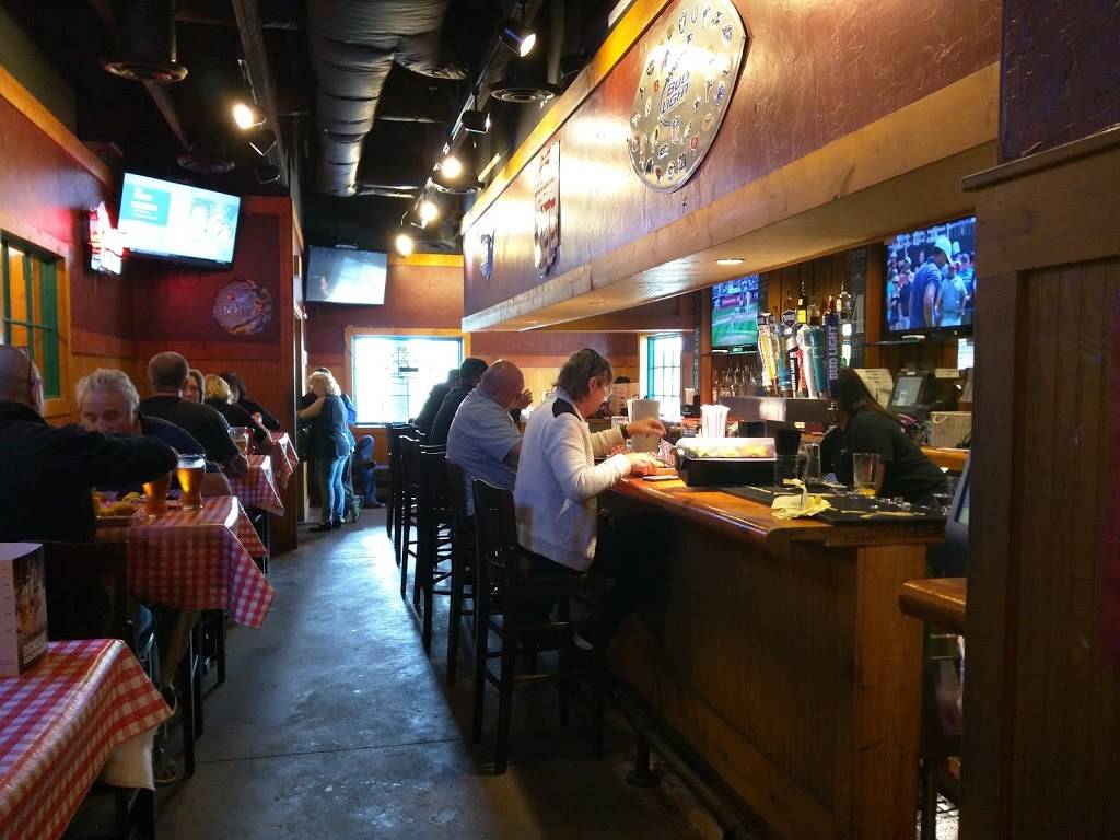 Famous Daves Bar-B-Que | restaurant | 1060 Corporate Dr, Westbury, NY 11590, USA | 5168327300 OR +1 516-832-7300