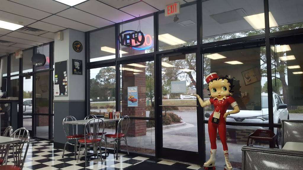 Hwy 55 Burgers Shakes & Fries | restaurant | 6331 Carolina Beach Rd, Wilmington, NC 28412, USA | 9107936350 OR +1 910-793-6350