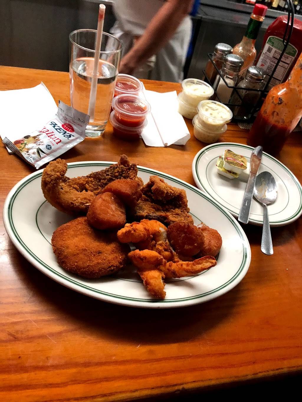 Crisfield Seafood | restaurant | 8012 Georgia Ave, Silver Spring, MD 20910, USA | 3015891306 OR +1 301-589-1306