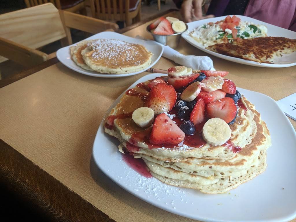 Colonial Cafe - Naperville | restaurant | 8 W Gartner Rd, Naperville, IL 60540, USA | 6304207722 OR +1 630-420-7722