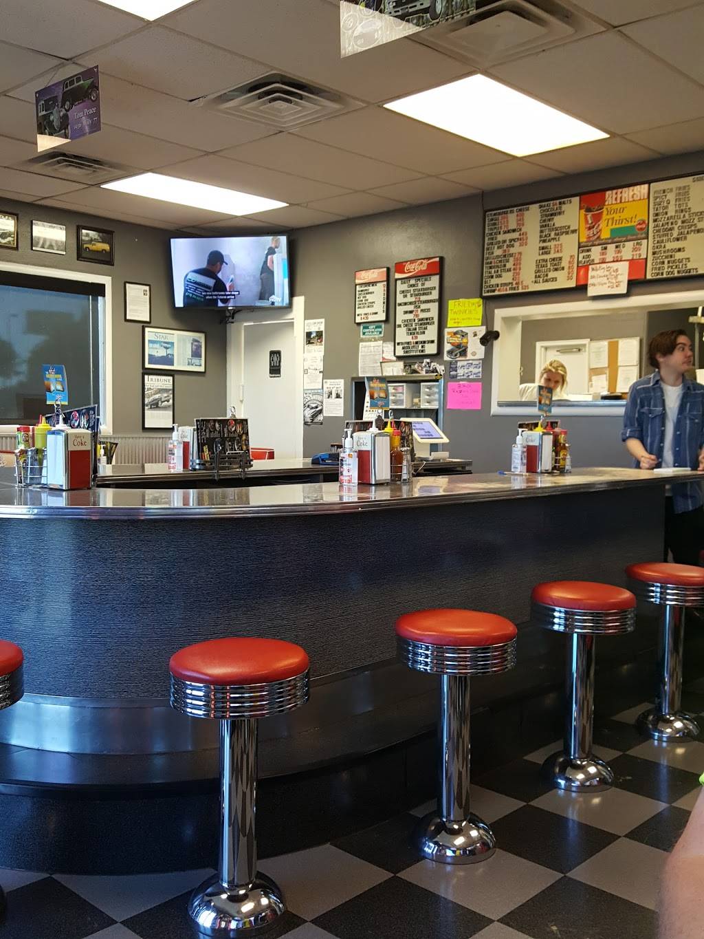 Johnny Rays Drive In | restaurant | 800 SW Blue Pkwy, Lees Summit, MO 64063, USA | 8165241910 OR +1 816-524-1910