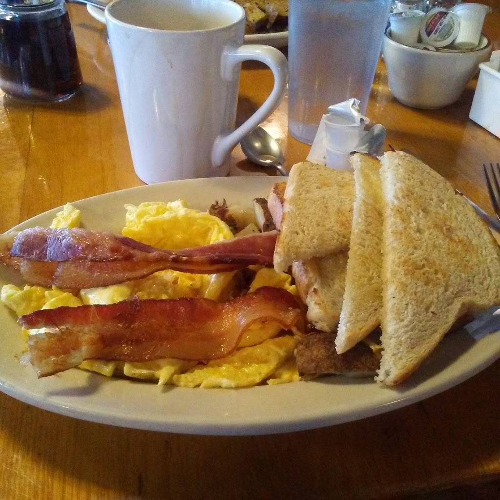 Gobblers of Gaylord | restaurant | 900 S Otsego Ave, Gaylord, MI 49735, USA | 9897329005 OR +1 989-732-9005