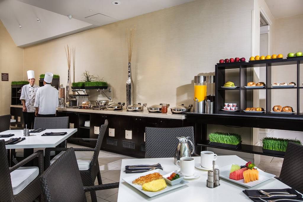 Aura Bar & Grill | restaurant | 18800 MacArthur Blvd, Irvine, CA 92612, USA | 9498339999 OR +1 949-833-9999