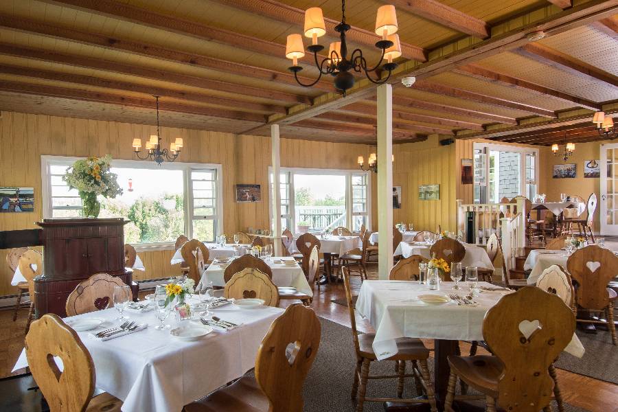 Snowvillage Inn | restaurant | 136 Stewart Rd, Eaton Center, NH 03832, USA | 6034472818 OR +1 603-447-2818