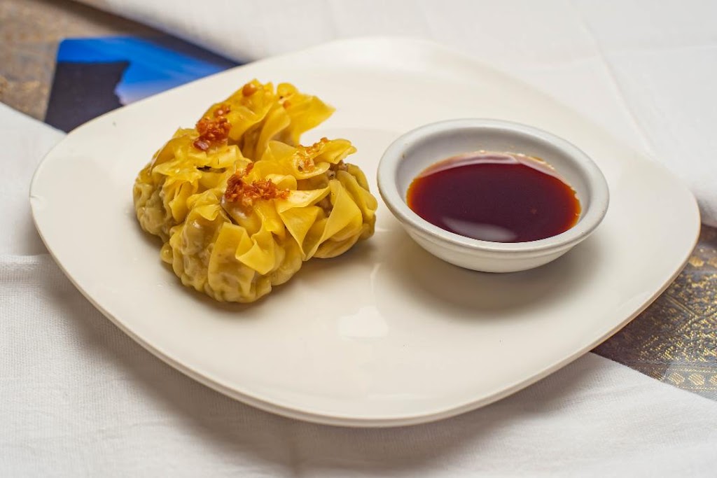 Bahn Thai & M | restaurant | 2226 Holiday Manor Center Suite 8, Louisville, KY 40222, USA | 5023652776 OR +1 502-365-2776