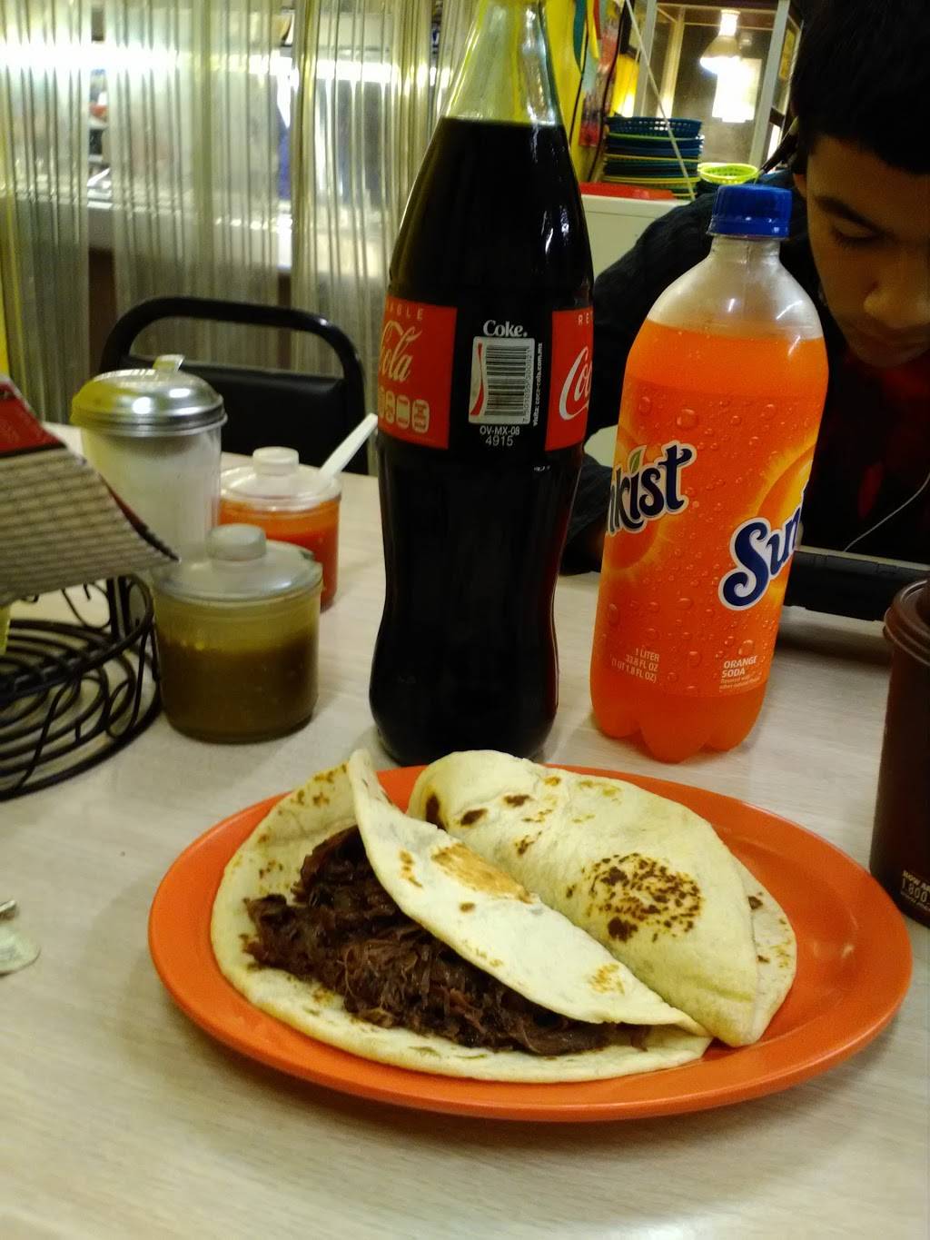 La Bandera Molino | restaurant | 2619 N Zarzamora St, San Antonio, TX 78201, USA | 2104340631 OR +1 210-434-0631