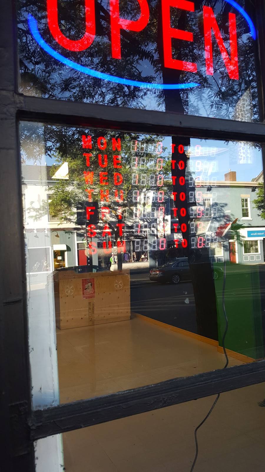 Jamaican Patty House | restaurant | 12 King St E, Cobourg, ON K9A 1K7, Canada | 9053728118 OR +1 905-372-8118