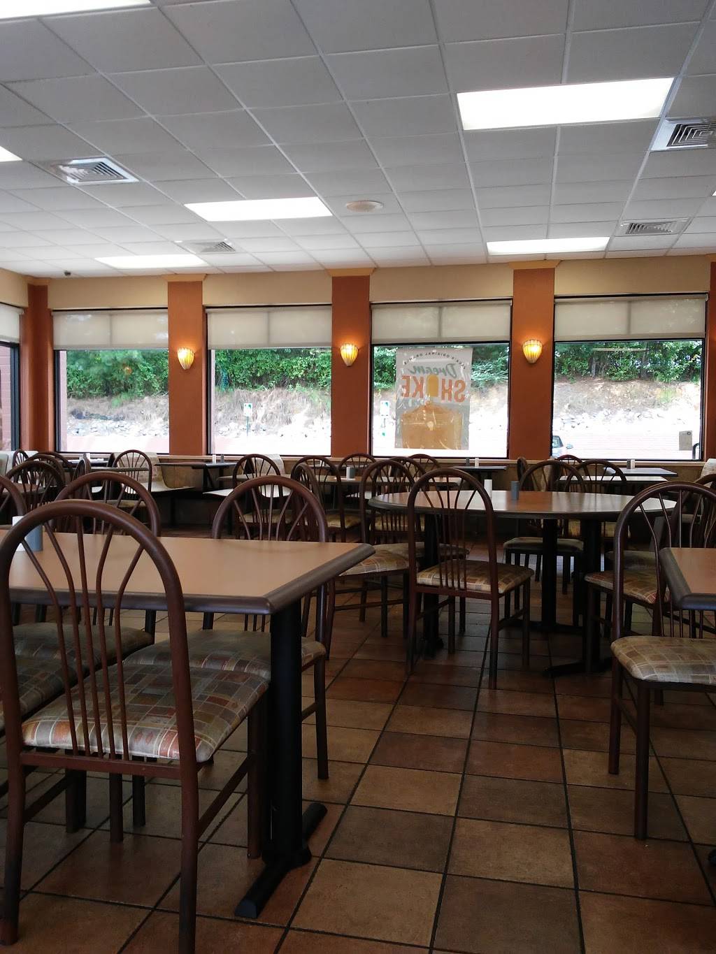 Jacks | restaurant | 601 Bankhead Blvd, Talladega, AL 35160, USA | 2563624761 OR +1 256-362-4761