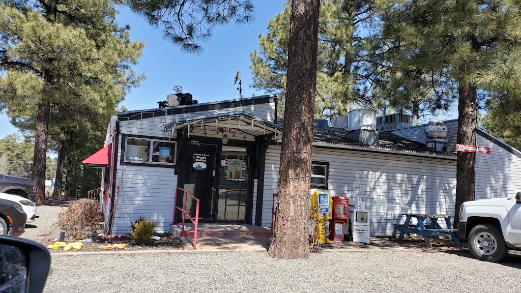 Johnny & Dees Picnic Basket | restaurant | 436 E White Mountain Blvd, Pinetop, AZ 85935, USA | 9283581992 OR +1 928-358-1992