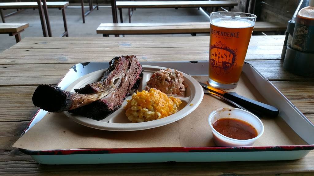 Stiles Switch BBQ | restaurant | 6610 N Lamar Blvd, Austin, TX 78752, USA | 5123809199 OR +1 512-380-9199