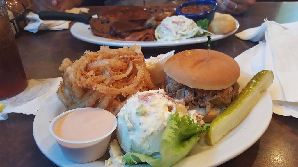 Red Hot & Blue Williamsburg | restaurant | 1622 Richmond Rd, Williamsburg, VA 23185, USA | 7572591670 OR +1 757-259-1670