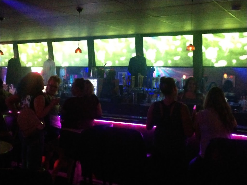 Sidelines Sports Bar | restaurant | 2006 W Jefferson St, Joliet, IL 60435, USA | 8157251579 OR +1 815-725-1579