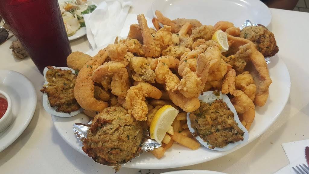 Deanies Restaurant & Bar | restaurant | 7350 Hayne Blvd, New Orleans, LA 70126, USA | 5042486700 OR +1 504-248-6700