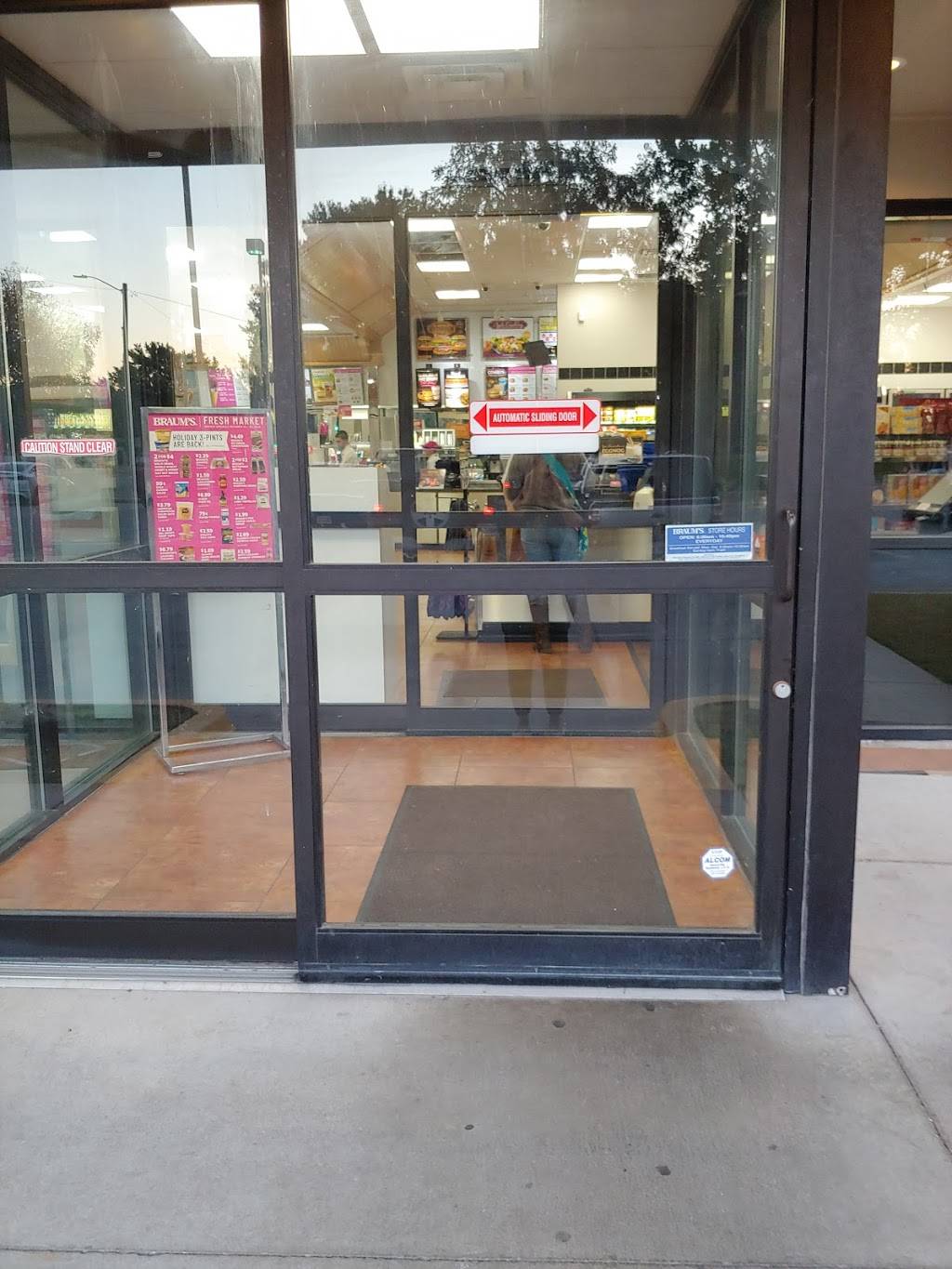 Braums Ice Cream & Burger Restaurant | restaurant | 509 E 9th Ave, Winfield, KS 67156, USA | 6202212248 OR +1 620-221-2248