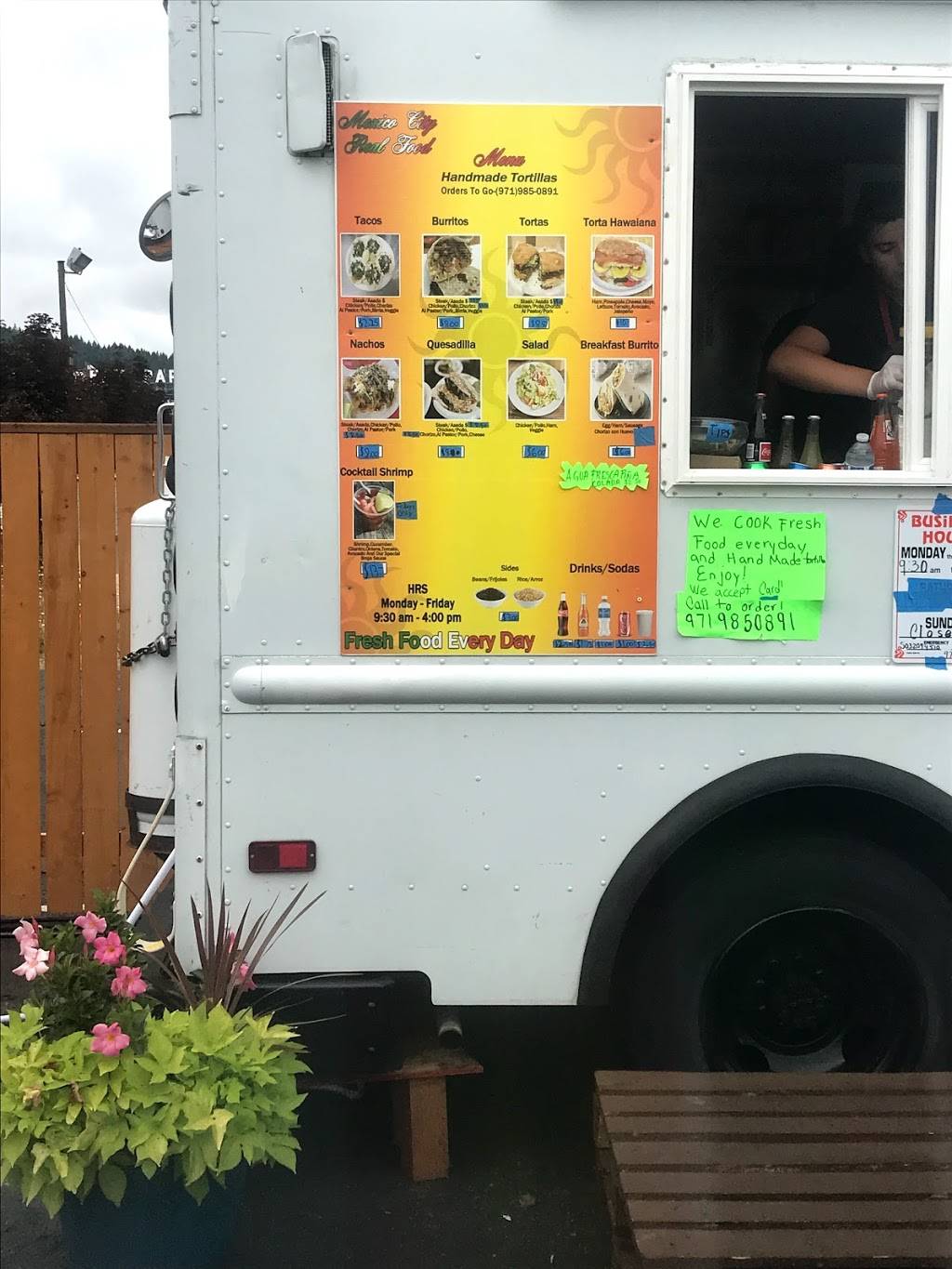 Slabtown Food Carts | restaurant | 2299 NW 23rd Ave, Portland, OR 97210, USA | 5038415923 OR +1 503-841-5923