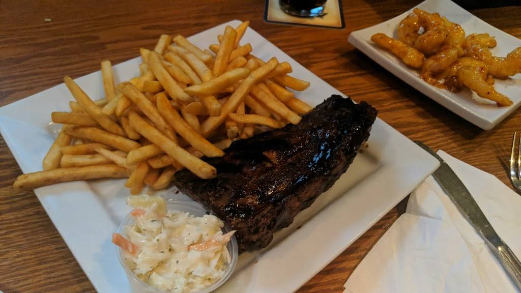 Tinas Grill | restaurant | 330 McClellan Way, Aurora, ON L4G 6X8, Canada | 9057510300 OR +1 905-751-0300