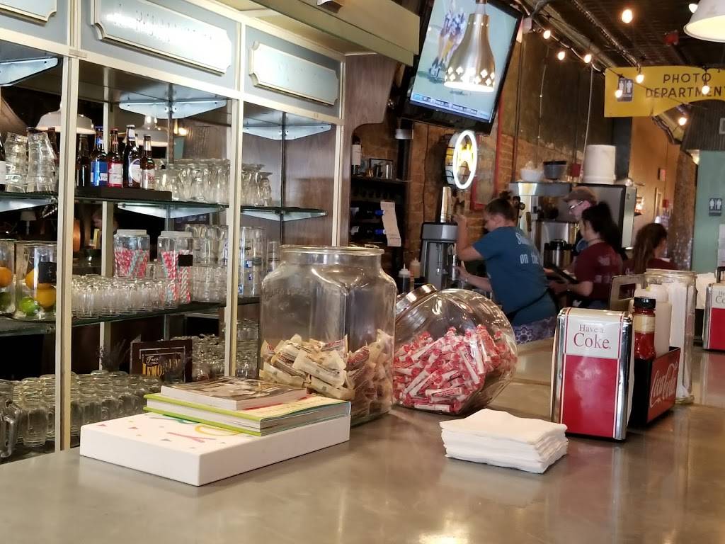 Swaney Swifts on the Square | restaurant | 118 N Water Ave, Gallatin, TN 37066, USA | 6156754366 OR +1 615-675-4366