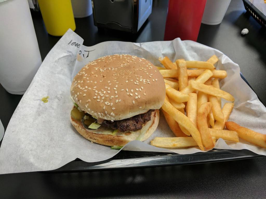 Luckys Burgers & Shakes | restaurant | 13849 N 19th Ave, Phoenix, AZ 85023, USA | 6023145214 OR +1 602-314-5214