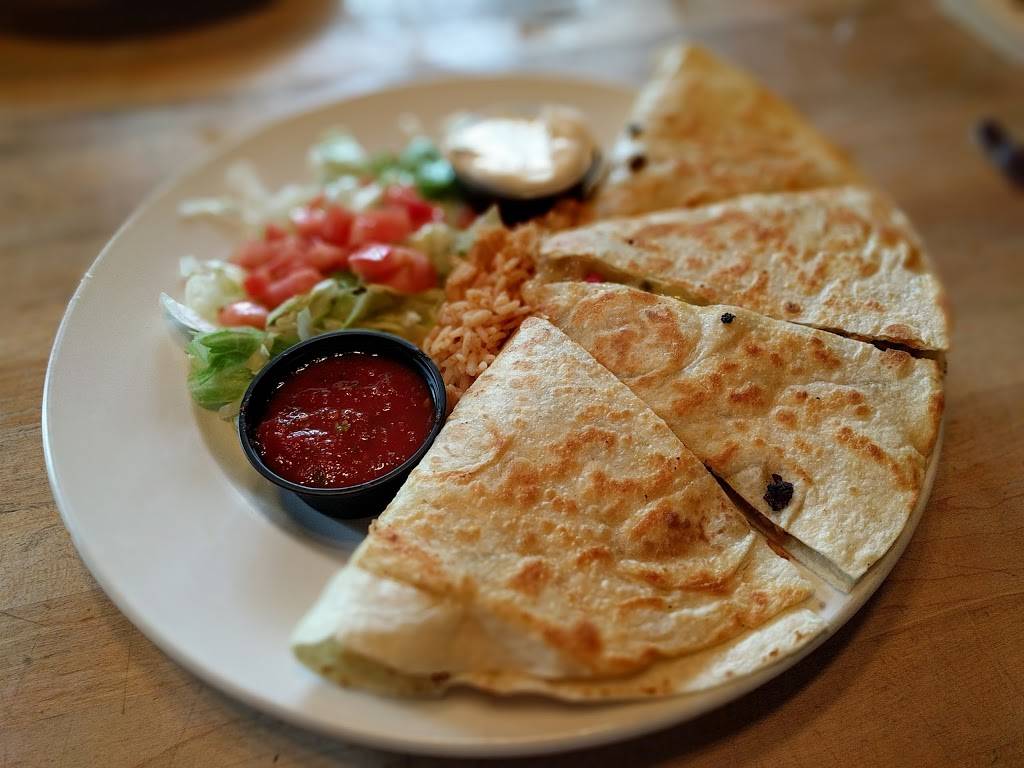 Bacchus Restaurant, Brewery & Billiards | restaurant | 4 S Chestnut St, New Paltz, NY 12561, USA | 8452558636 OR +1 845-255-8636