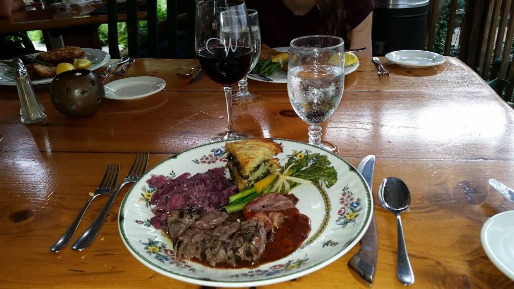 Wolfgangs Restaurant & Wine Bistro | restaurant | 474 Main St, Highlands, NC 28741, USA | 8285263807 OR +1 828-526-3807