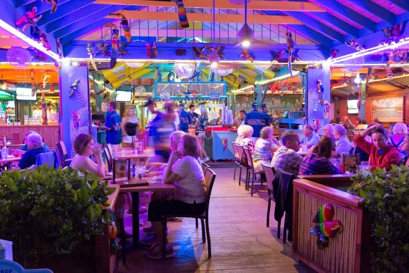 Salty Sams Waterfront Adventures | restaurant | 2500 Main St, Fort Myers Beach, FL 33931, USA | 2394637333 OR +1 239-463-7333