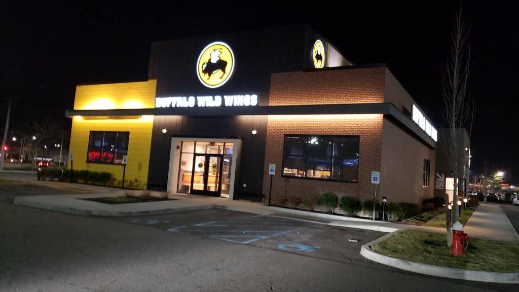 Buffalo Wild Wings | restaurant | 6 Green Acres Rd W, Valley Stream, NY 11582, USA | 5165619453 OR +1 516-561-9453