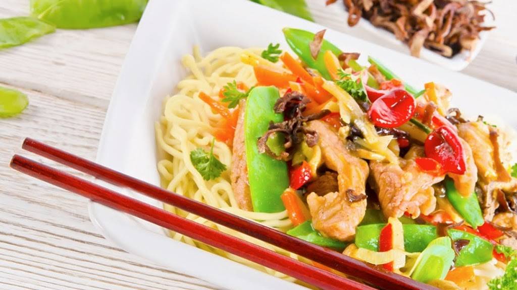 Eggroll House | restaurant | 5504 Blairs Forest Way NE, Cedar Rapids, IA 52402, USA | 3193932277 OR +1 319-393-2277