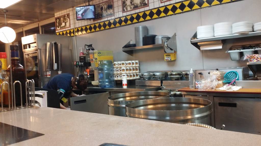 Waffle House | meal takeaway | 1455 E Santa Fe St, Olathe, KS 66061, USA | 9133900257 OR +1 913-390-0257