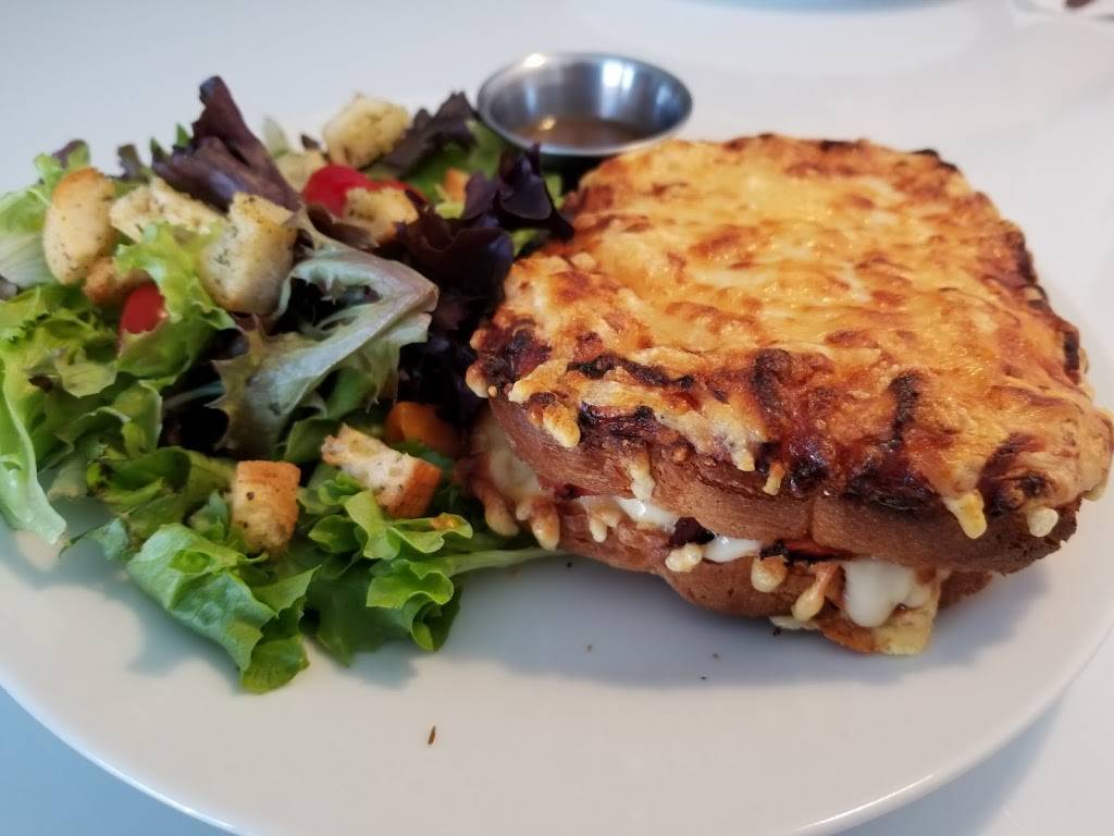 Hick & Frog Bistro | restaurant | 108 E Tyler St, Longview, TX 75601, USA | 9032127778 OR +1 903-212-7778