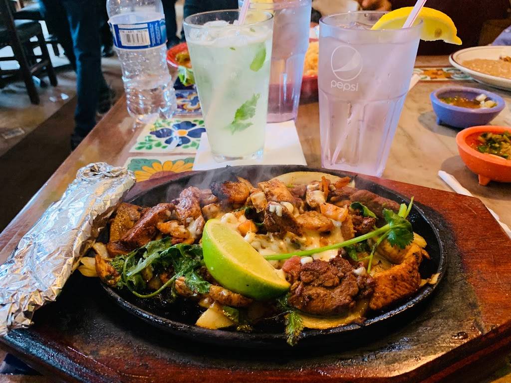 7 Leguas Mexican Restaurant | restaurant | 15949 TX-105, Montgomery, TX 77356, USA | 9365885056 OR +1 936-588-5056