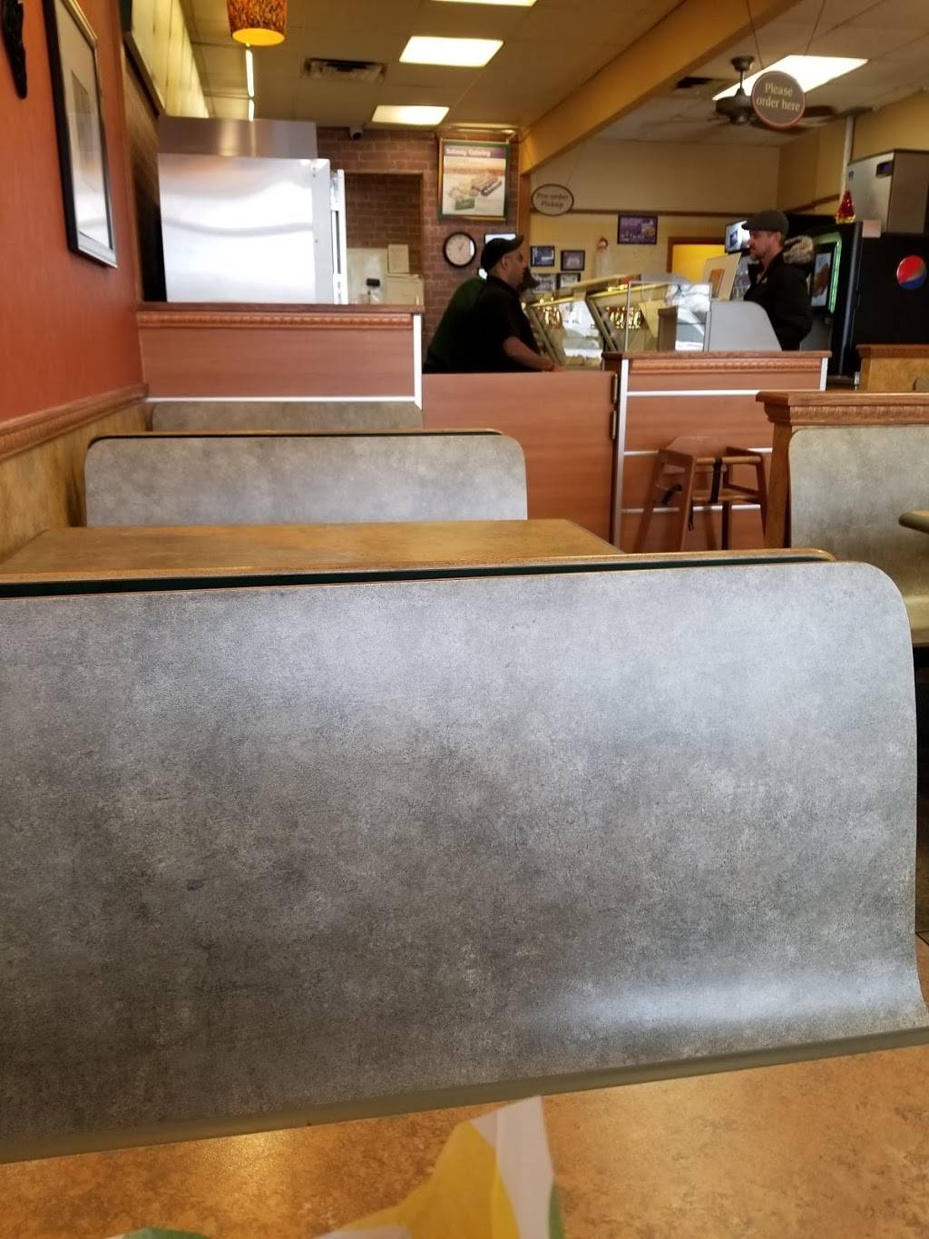 Subway | meal takeaway | 2200 Montreal Rd Place Voyageur Shopping Centre, Gloucester, ON K1J 6M5, Canada | 6137477925 OR +1 613-747-7925