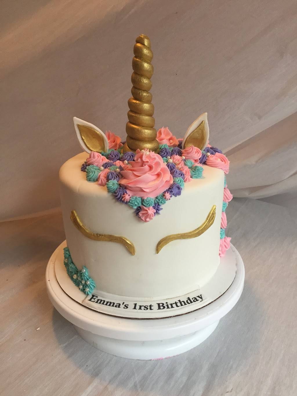 Charmed bakes | restaurant | 2305 Rue Ward, Saint-Laurent, QC H4M 1T8, Canada | 5148982535 OR +1 514-898-2535