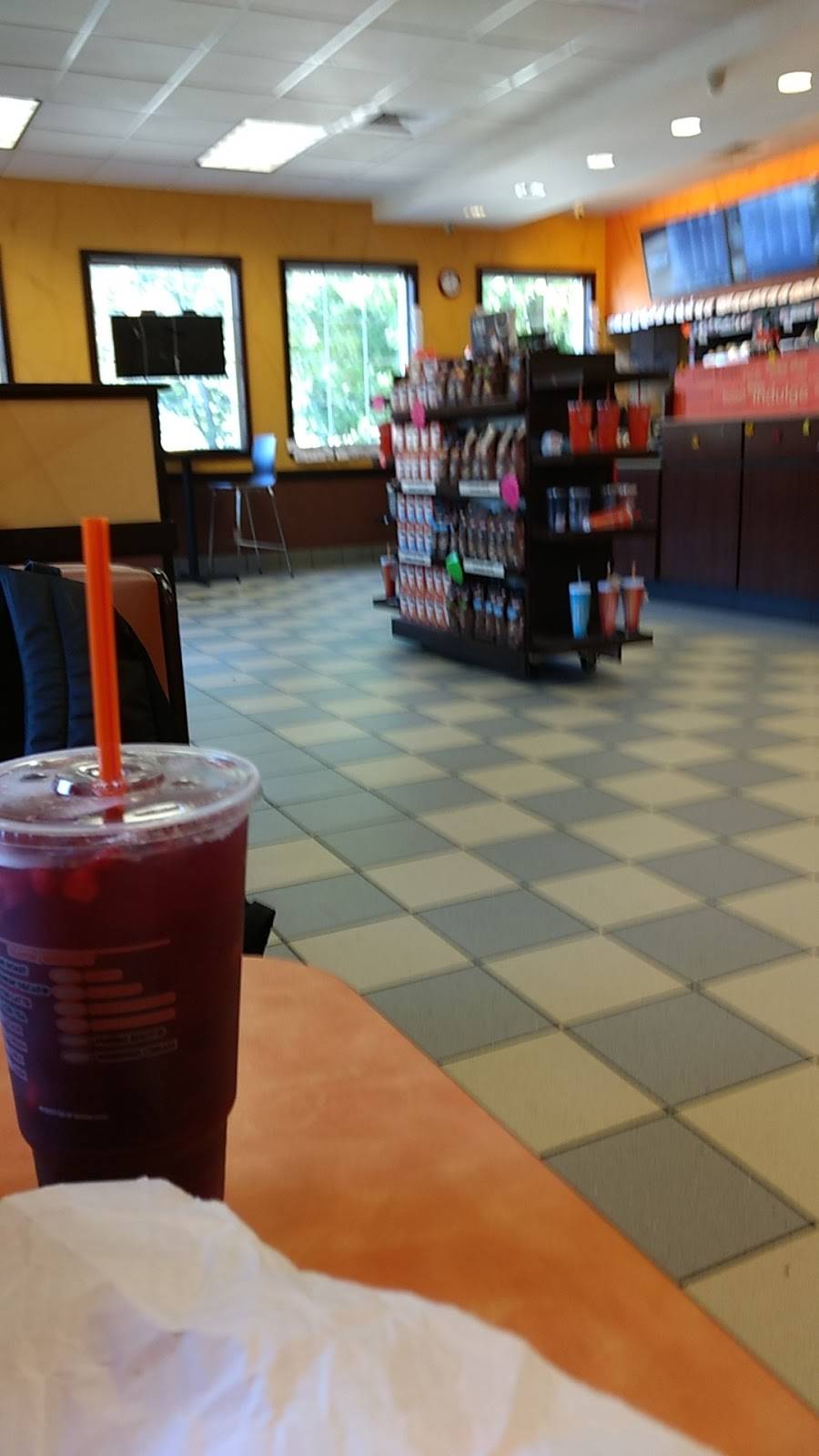 Dunkin | cafe | 3 Main St, Winsted, CT 06098, USA | 8607384000 OR +1 860-738-4000