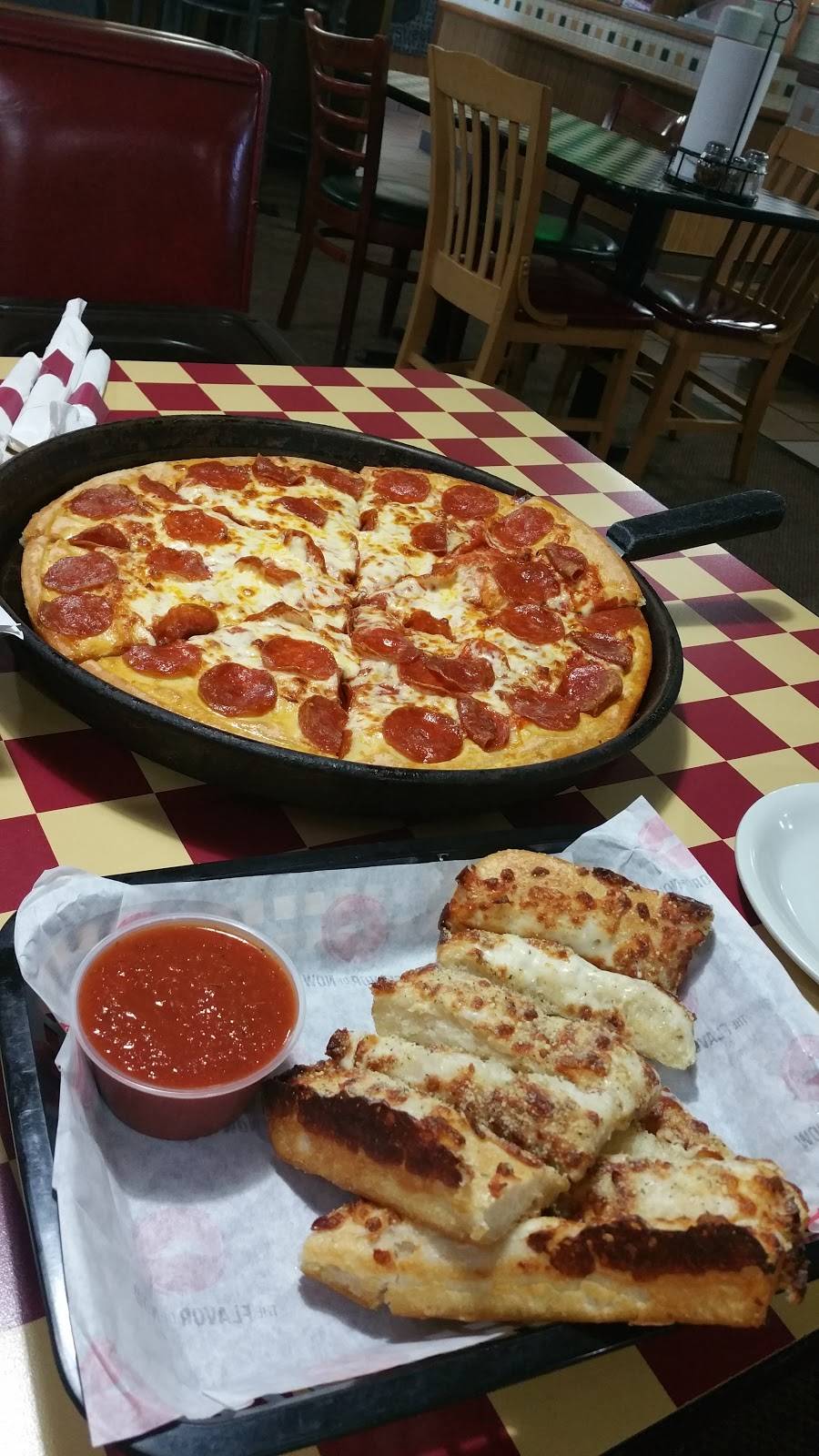 Pizza Hut | meal takeaway | 743 S 10th St, Williamsburg, KY 40769, USA | 6065495896 OR +1 606-549-5896