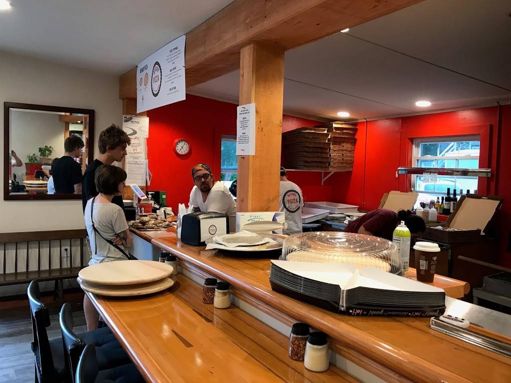 Rotary Pizza | restaurant | 10 Leland St, Rockland, ME 04841, USA | 2075938809 OR +1 207-593-8809