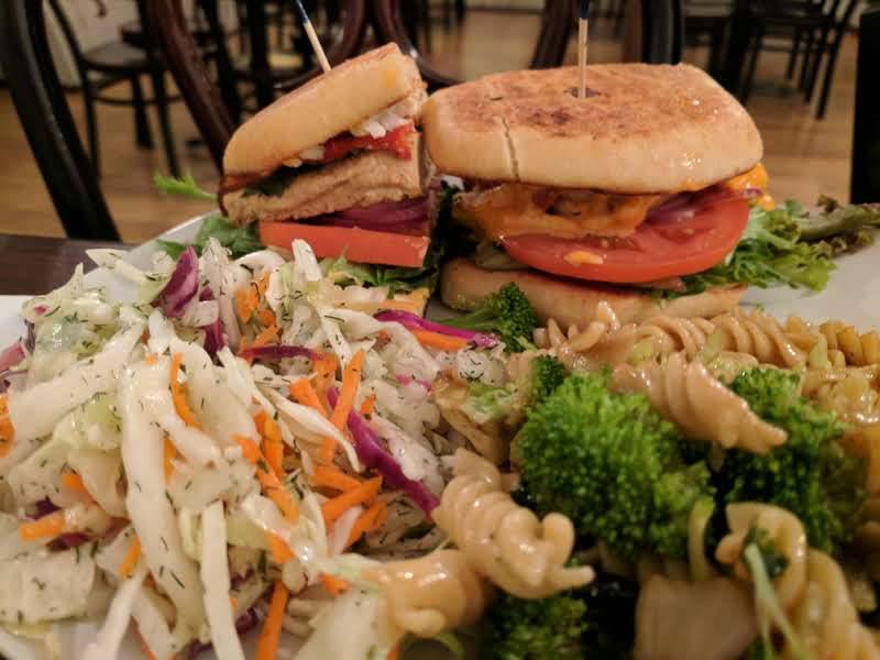 Earth Bistro Cafe | cafe | 11100 Clifton Blvd, Cleveland, OH 44102, USA | 2162019338 OR +1 216-201-9338