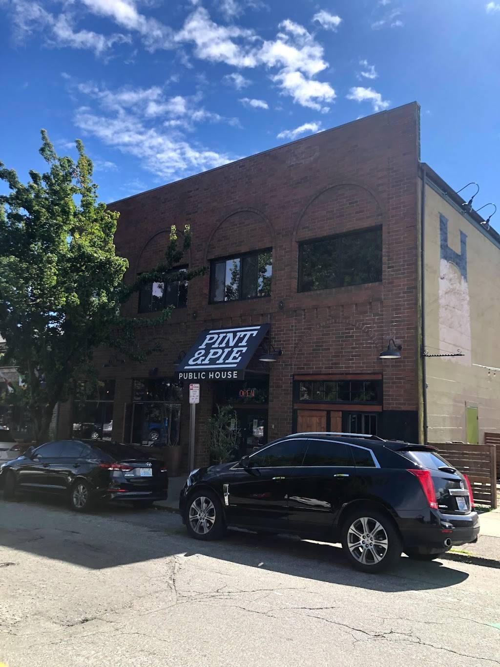 Pint & Pie Public House | restaurant | 204 St Helens Ave, Tacoma, WA 98402, USA | 2532447943 OR +1 253-244-7943