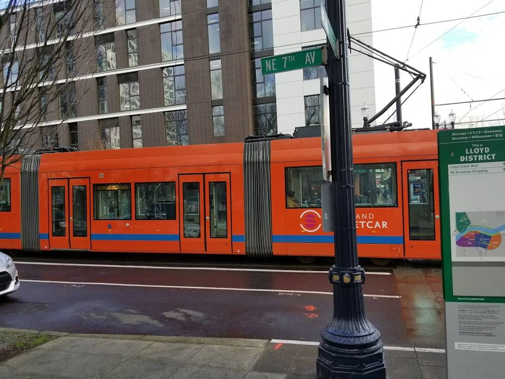 Cafe Yumm! - NE 7th & Holladay | restaurant | 1010 NE 7th Ave, Portland, OR 97232, USA | 5032369866 OR +1 503-236-9866