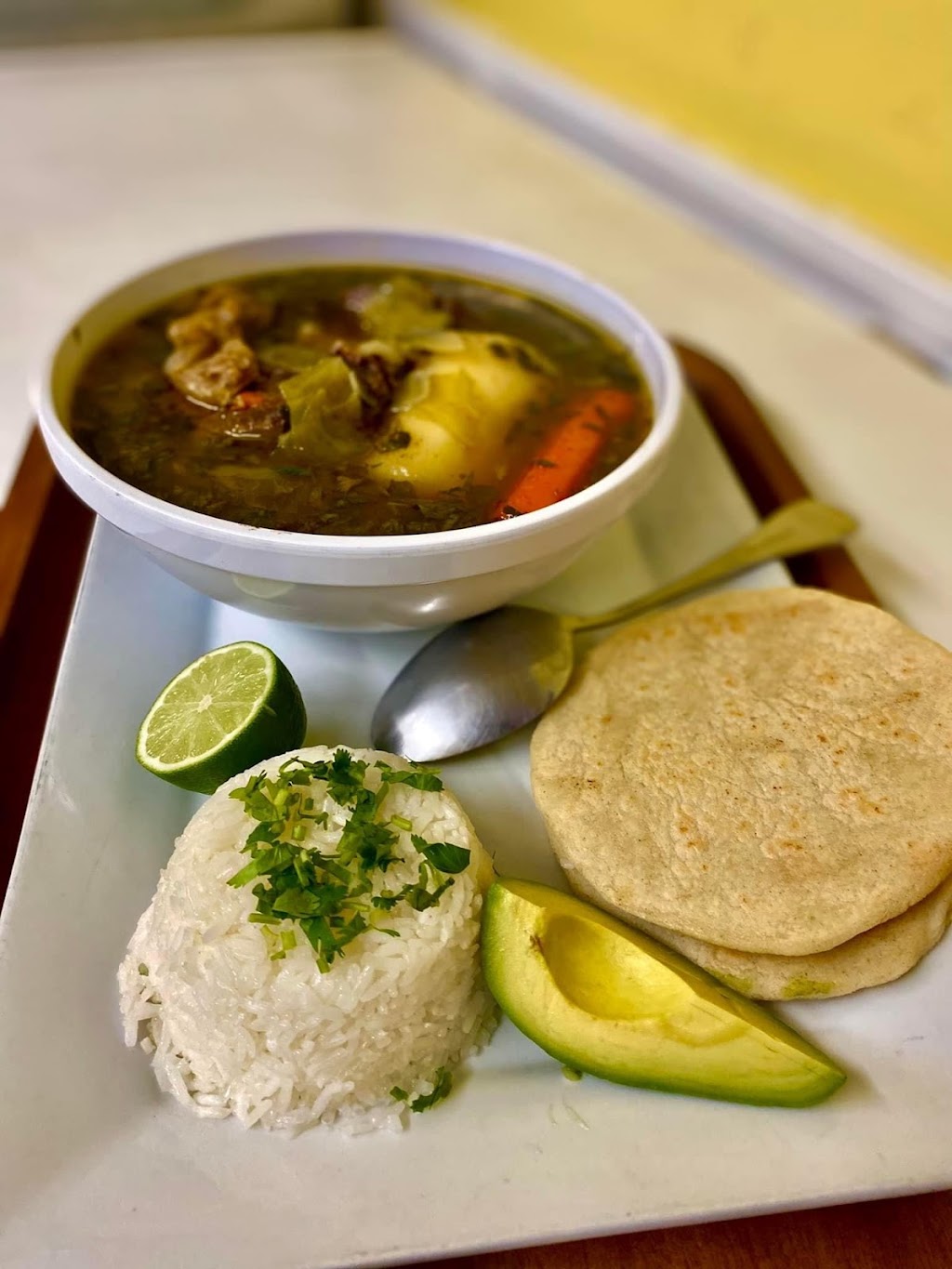 La Pupusa Loca & Mexican Food | restaurant | 795 Concord St, Framingham, MA 01701, USA | 5088611140 OR +1 508-861-1140