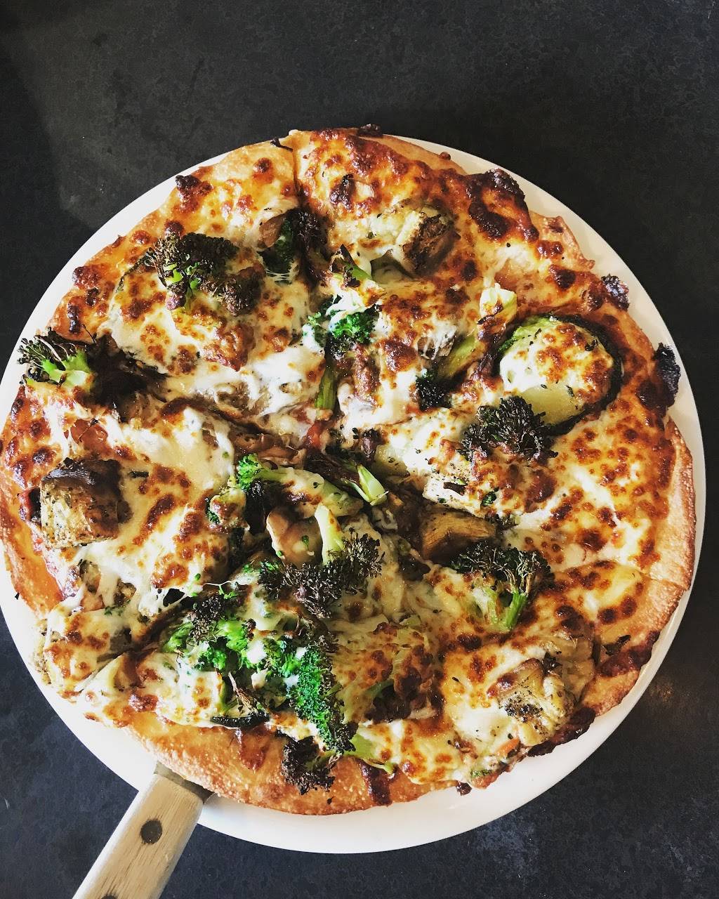 Romios Pizza & Pasta | meal delivery | 11422 NE 124th St, Kirkland, WA 98034, USA | 4258203300 OR +1 425-820-3300